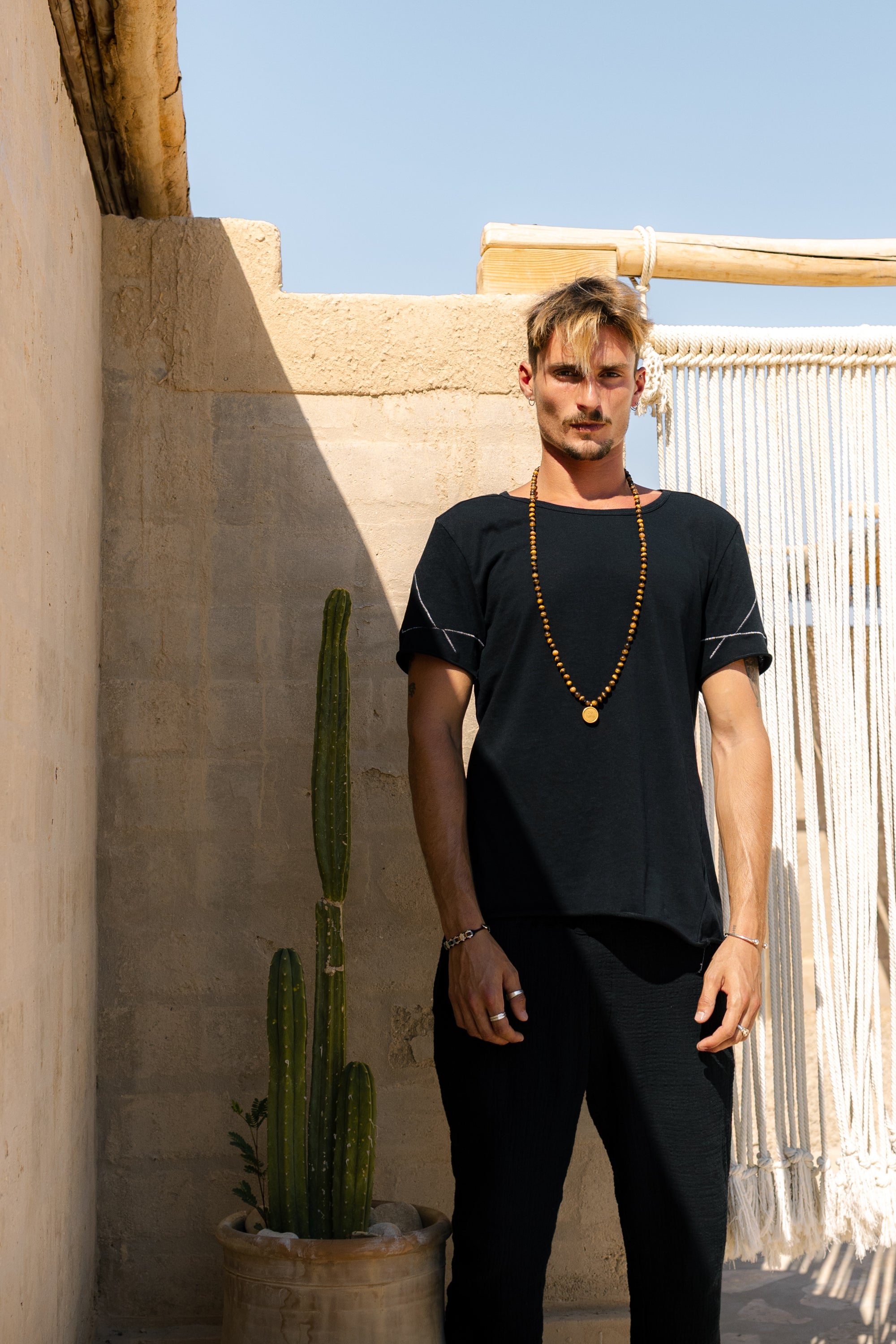 BenBen Oversize – Open Neck Line Tee - Black