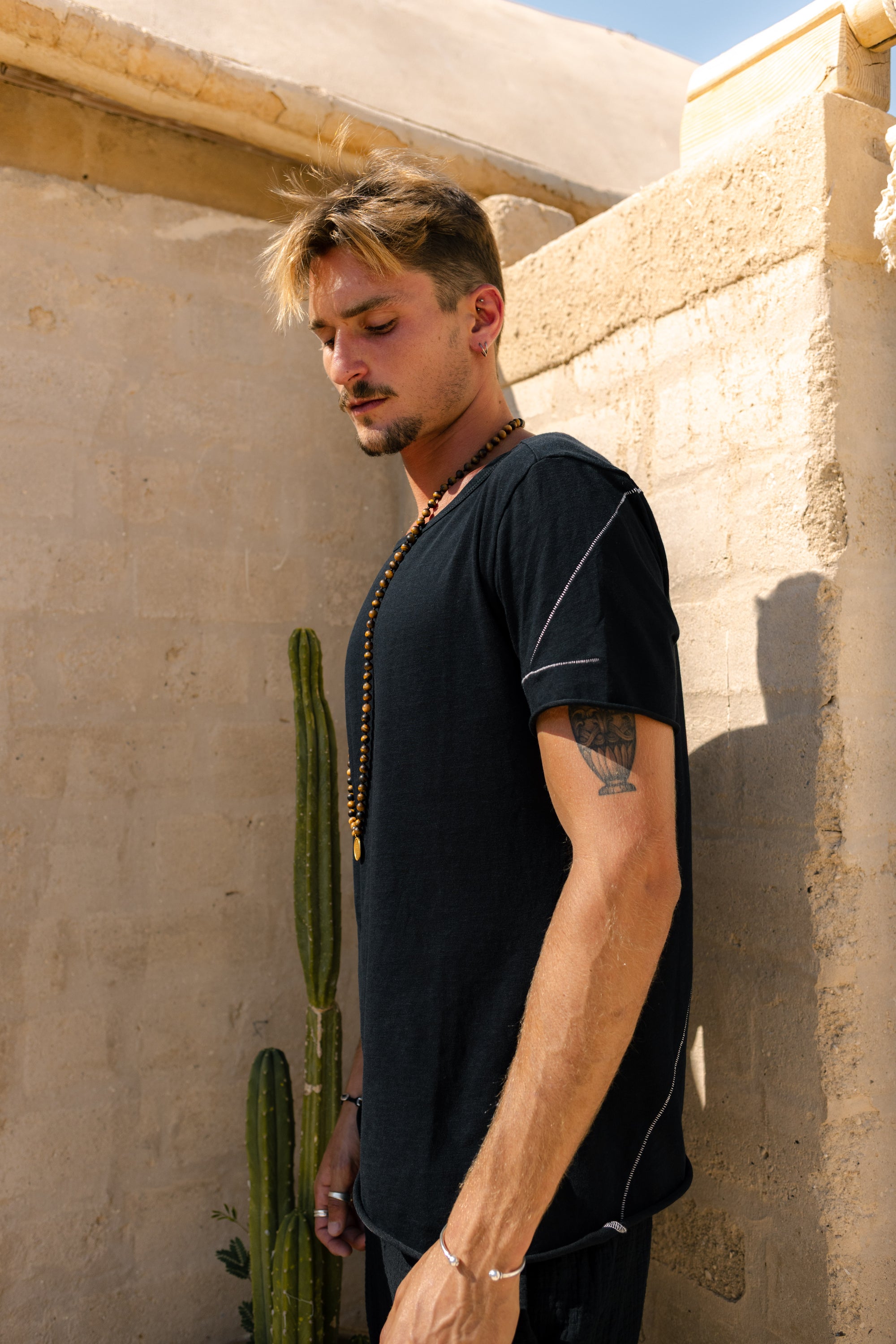 BenBen Oversize – Open Neck Line Tee - Black