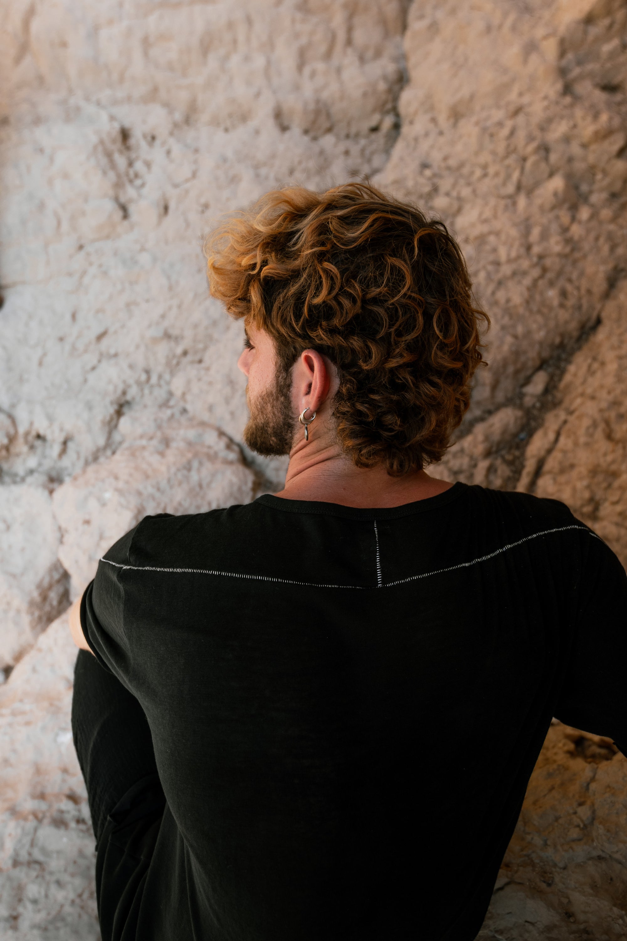 BenBen Oversize – Open Neck Line Tee - Black